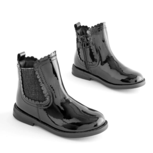 NEXT Girls Black Shiny Patent Leather Standard Fit Scallop Chelsea Boots Size 11 - Picture 1 of 7